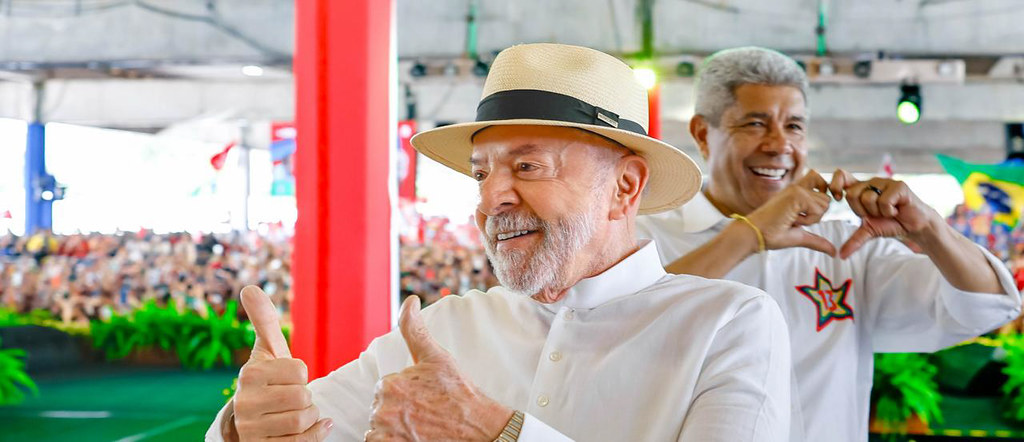 Presidente Lula (PT) ao lado de Jerônimo Rodrigues durante convenção
