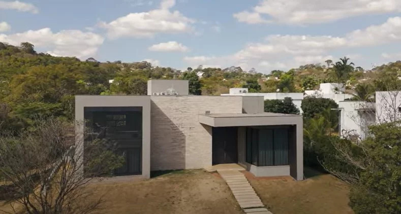 Mansão de Virginia Fonseca é colocada à venda por R$ 29 milhões