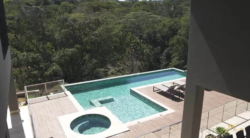 Mansão de Virginia Fonseca é colocada à venda por R$ 29 milhões
