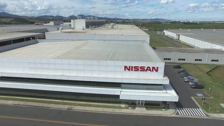 Montadora japonesa demite 20 mil funcionários e fecha 7 fábricas