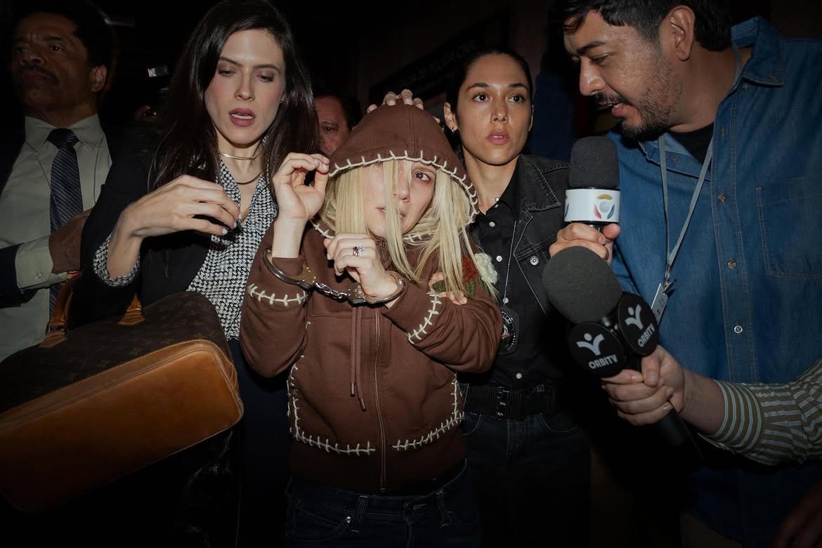 Cena de Elize: Sombras de uma Mulher