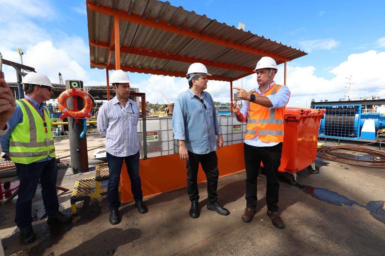 Obras da Ponte Salvador-Itaparica avançam com montagem de equipamento