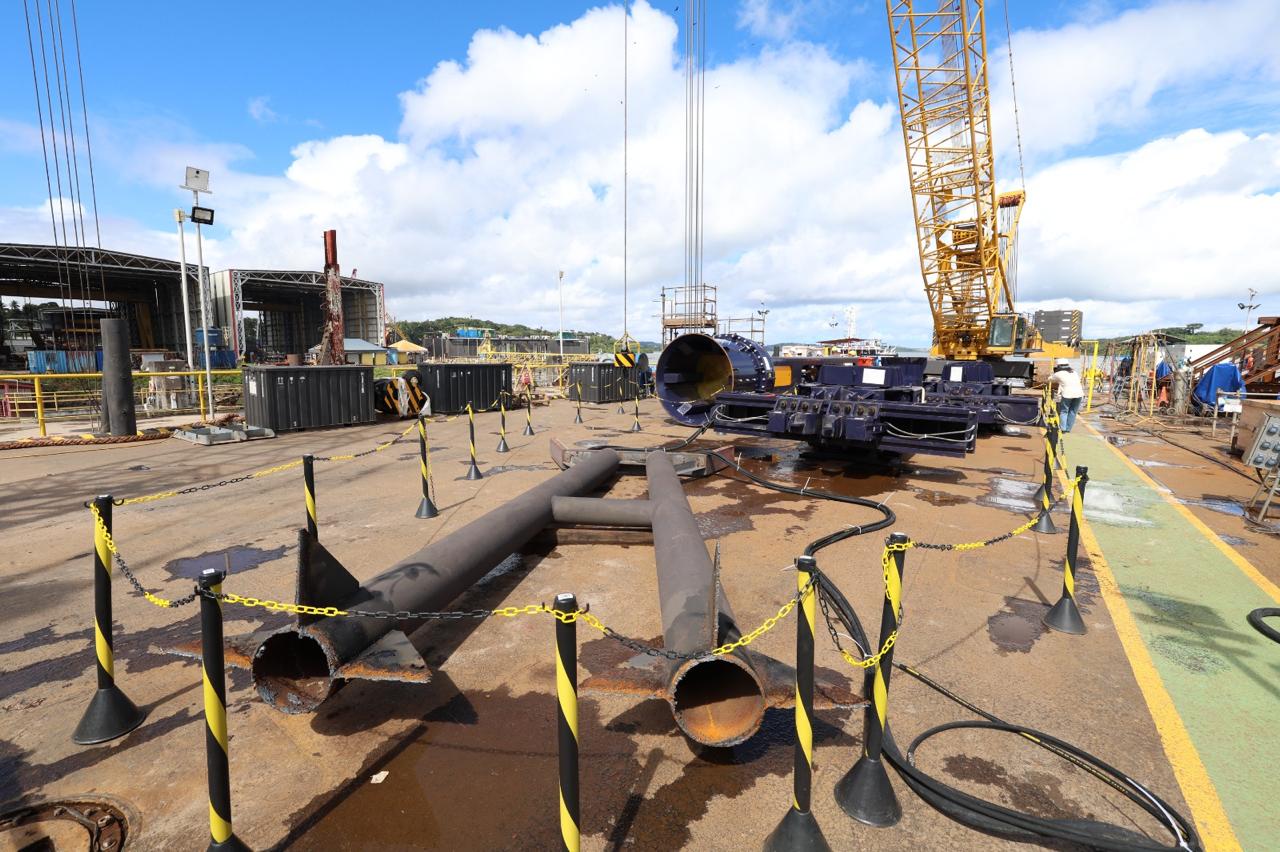 Obras da Ponte Salvador-Itaparica avançam com montagem de equipamento