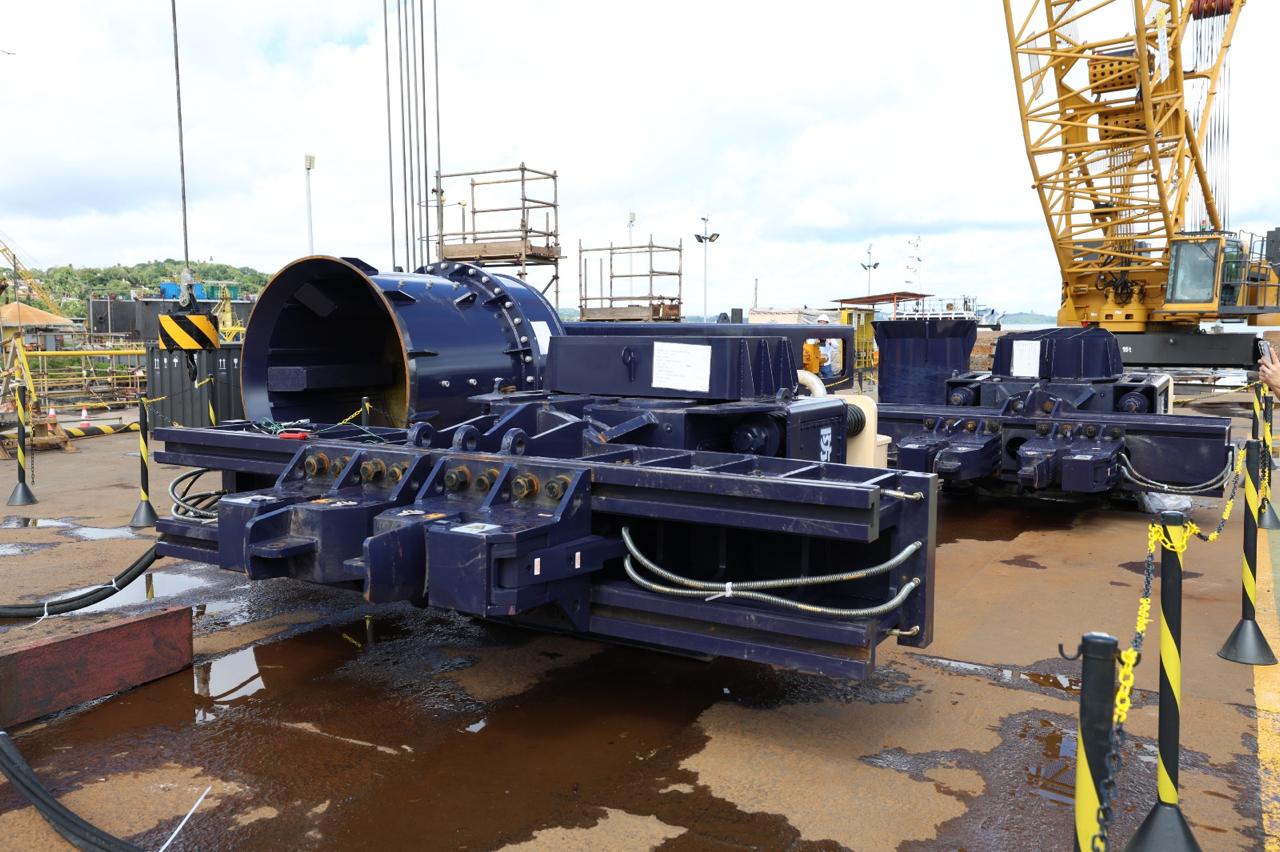 Obras da Ponte Salvador-Itaparica avançam com montagem de equipamento