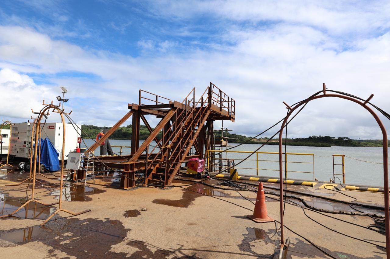 Obras da Ponte Salvador-Itaparica avançam com montagem de equipamento