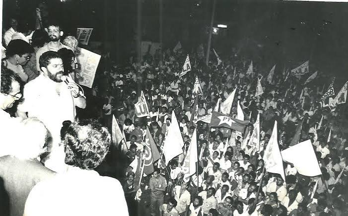 <h2>1980-1985</h2><p>PT surge a partir da organização dos trabalhadores no berço do Carlismo</p>