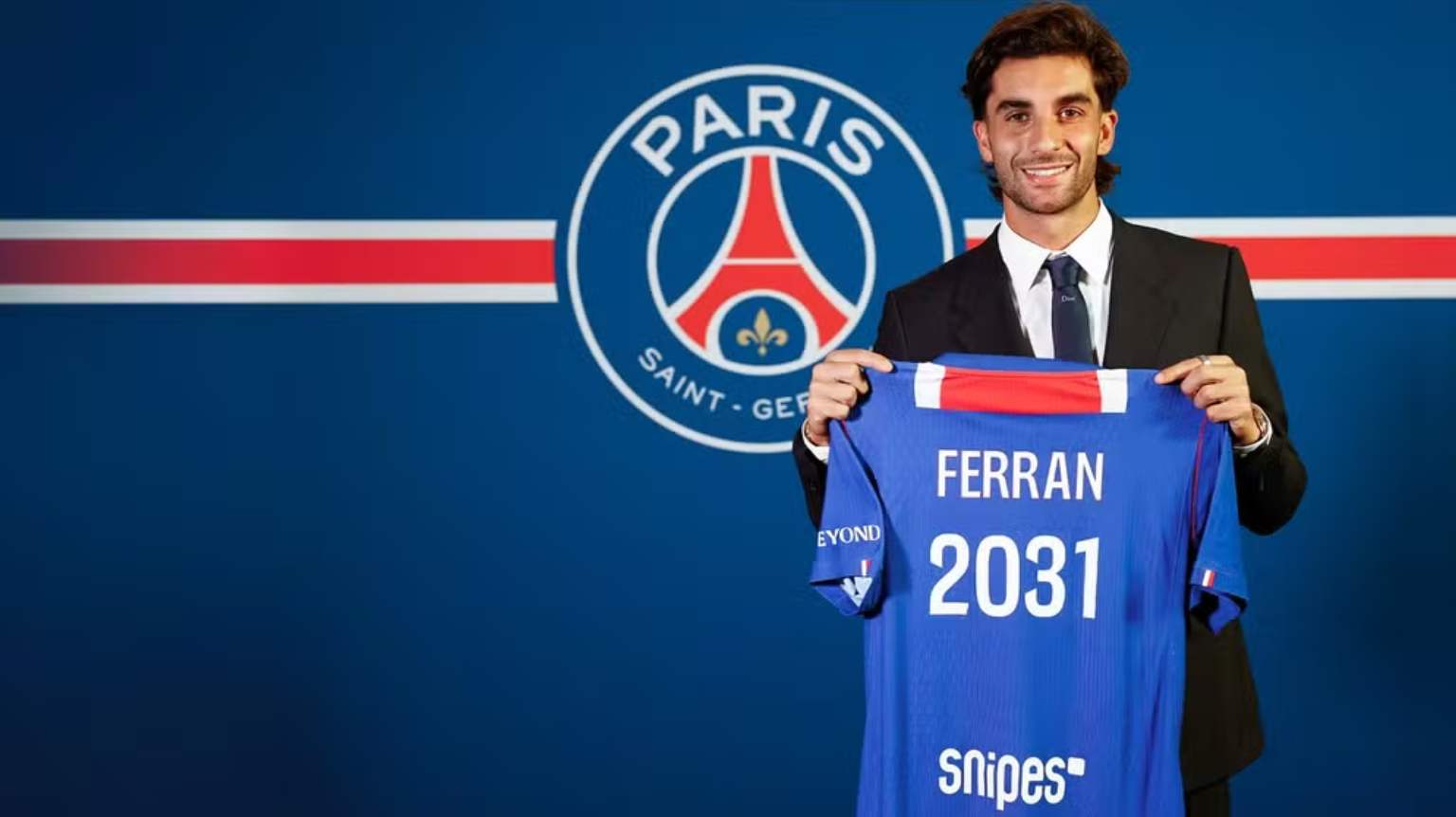 PSG paga quase R$ 300 milhões por autor do gol do título da Copa