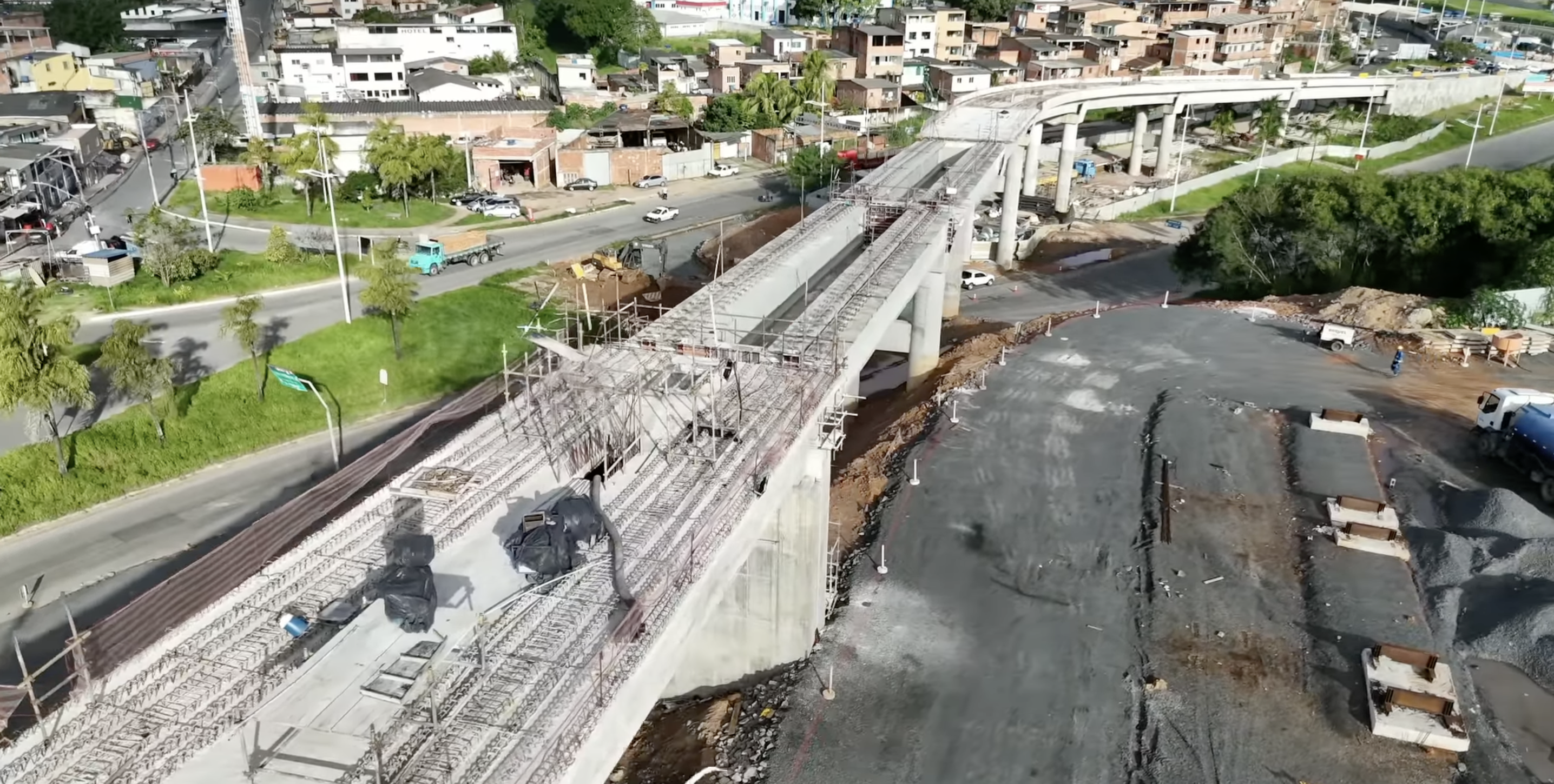 VLT de Salvador: estrutura gigante passa por cima da BR-324; veja