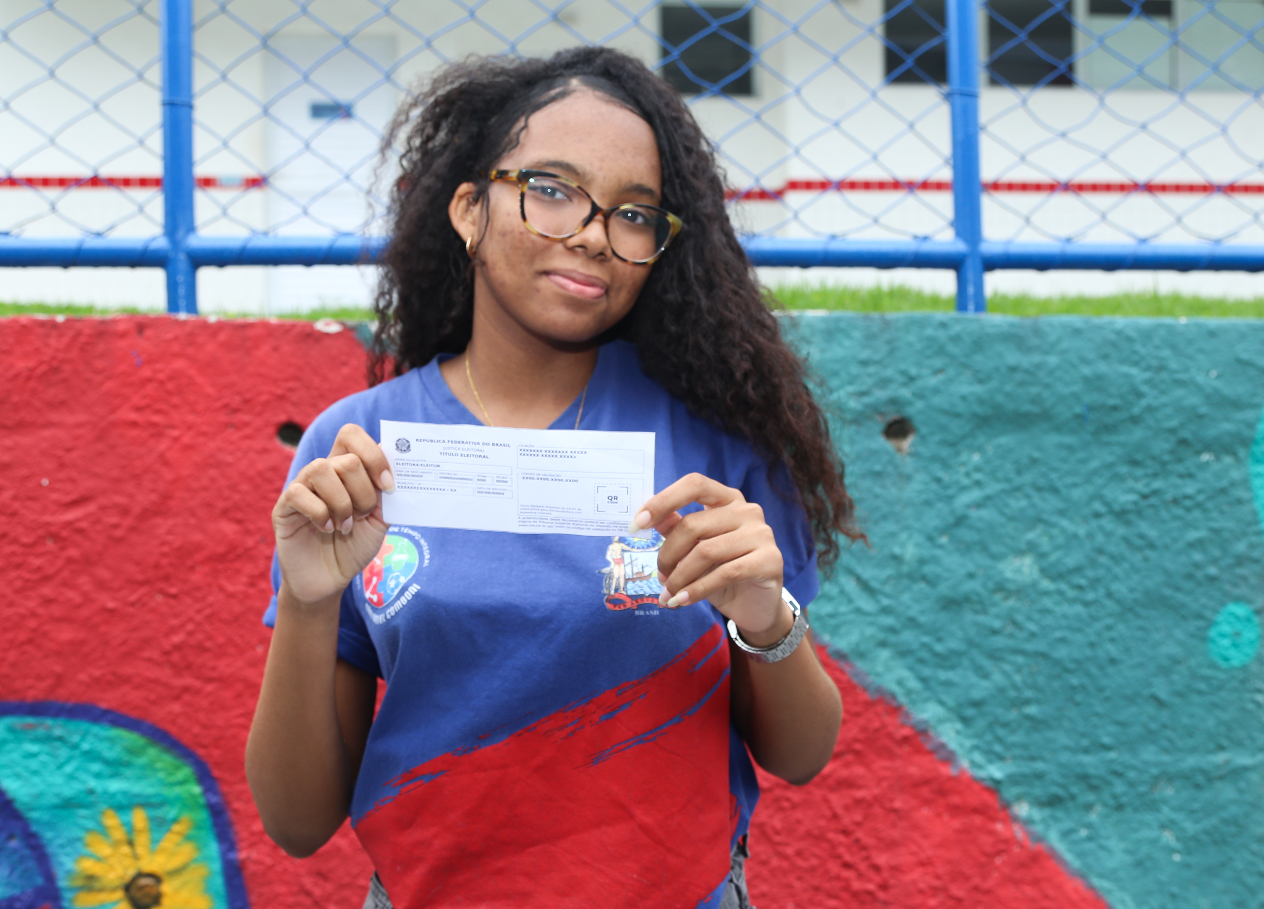 Eloára di Sena da Silva, 17 anos, com o título de eleitor