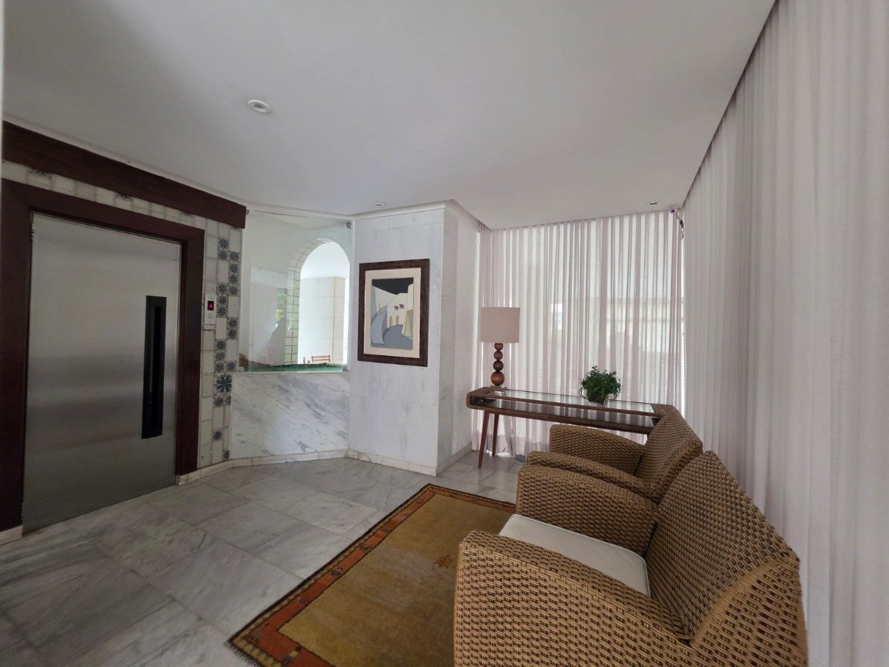 Apartamento com aluguel de R$ 2.300, no Itaigara