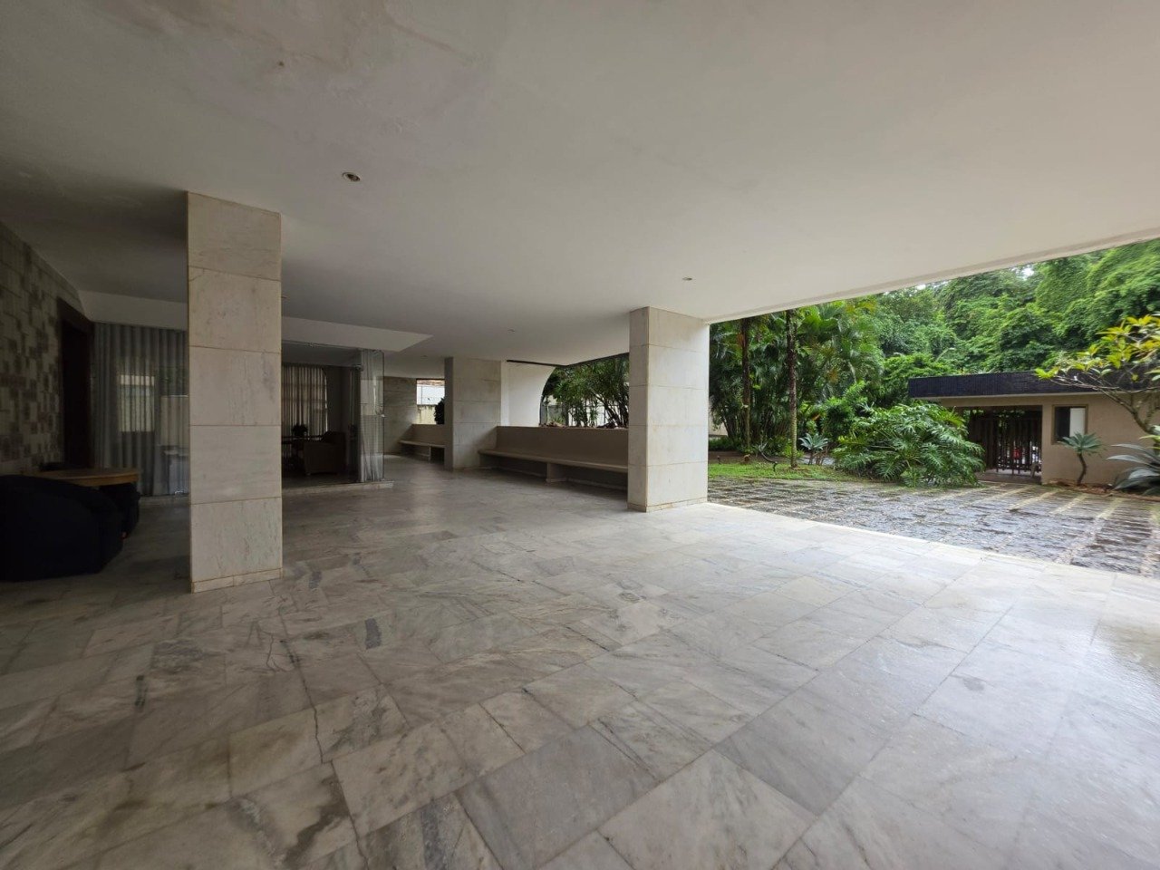 Apartamento com aluguel de R$ 2.300, no Itaigara