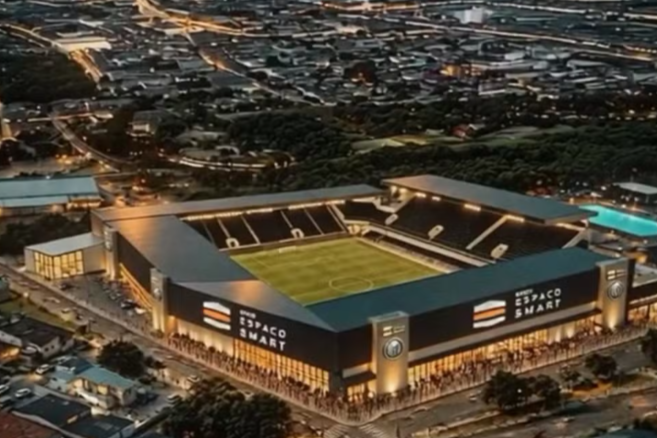 Estádio histórico derruba arquibancada em reforma de R$ 28 milhões