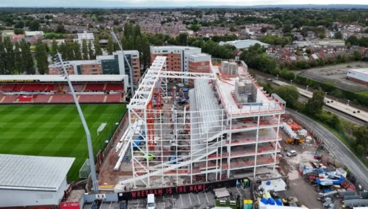 Estádio mais antigo do mundo avança em obra de quase R$ 500 milhões