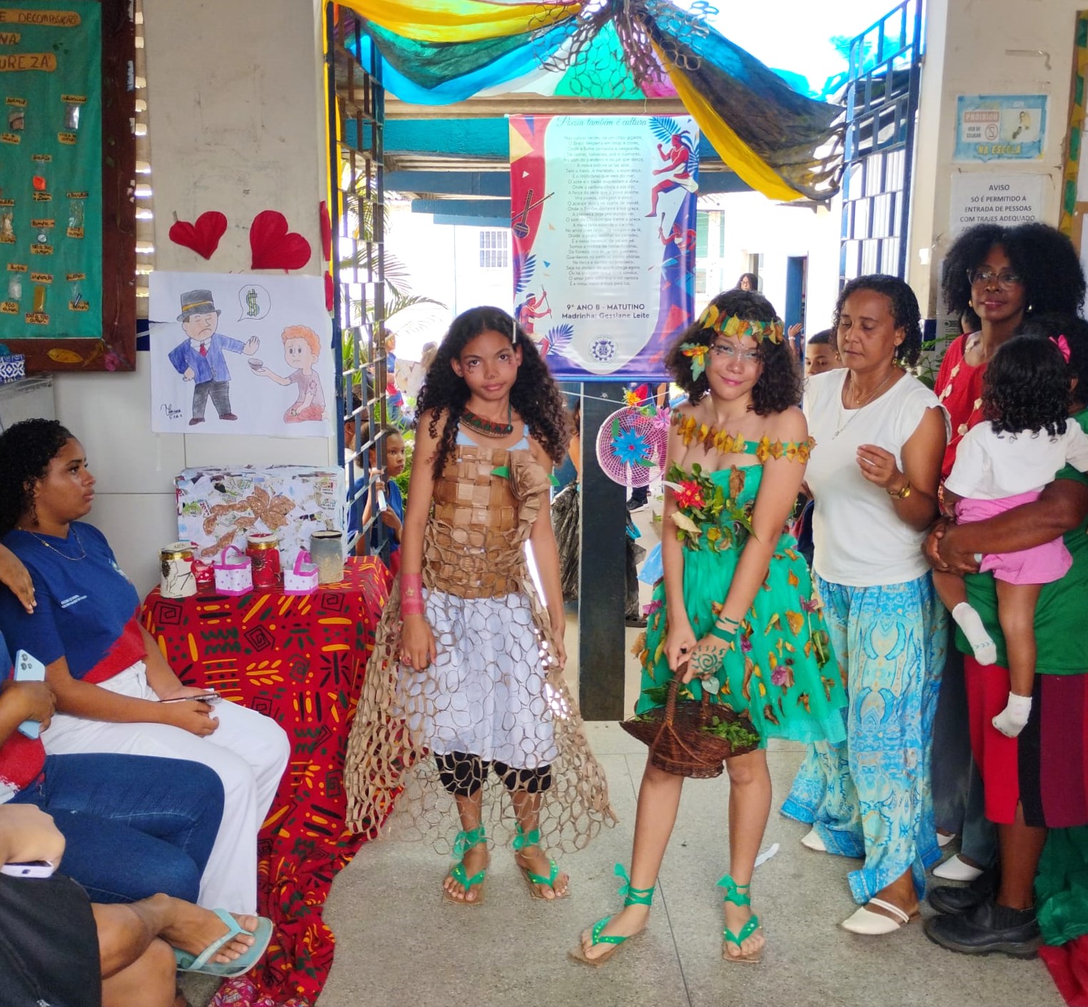 Estudantes de Simões Filho promovem desfile com roupas sustentáveis