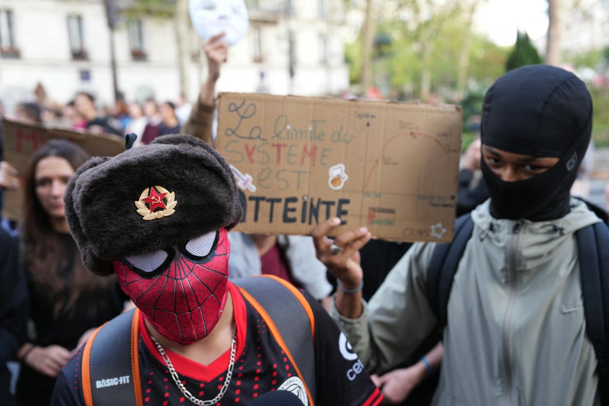 Milhares de estudantes vão às ruas na França em maior ato desde 1968