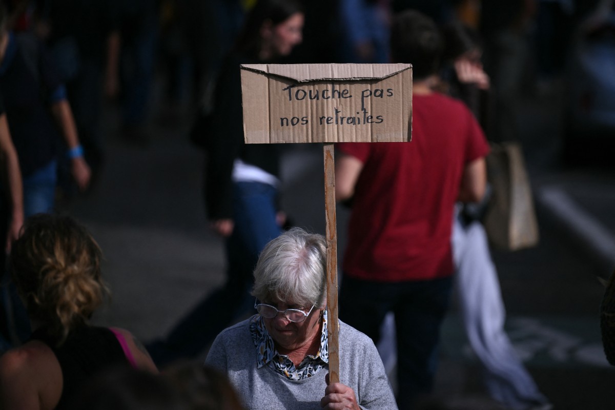 Milhares de estudantes vão às ruas na França em maior ato desde 1968