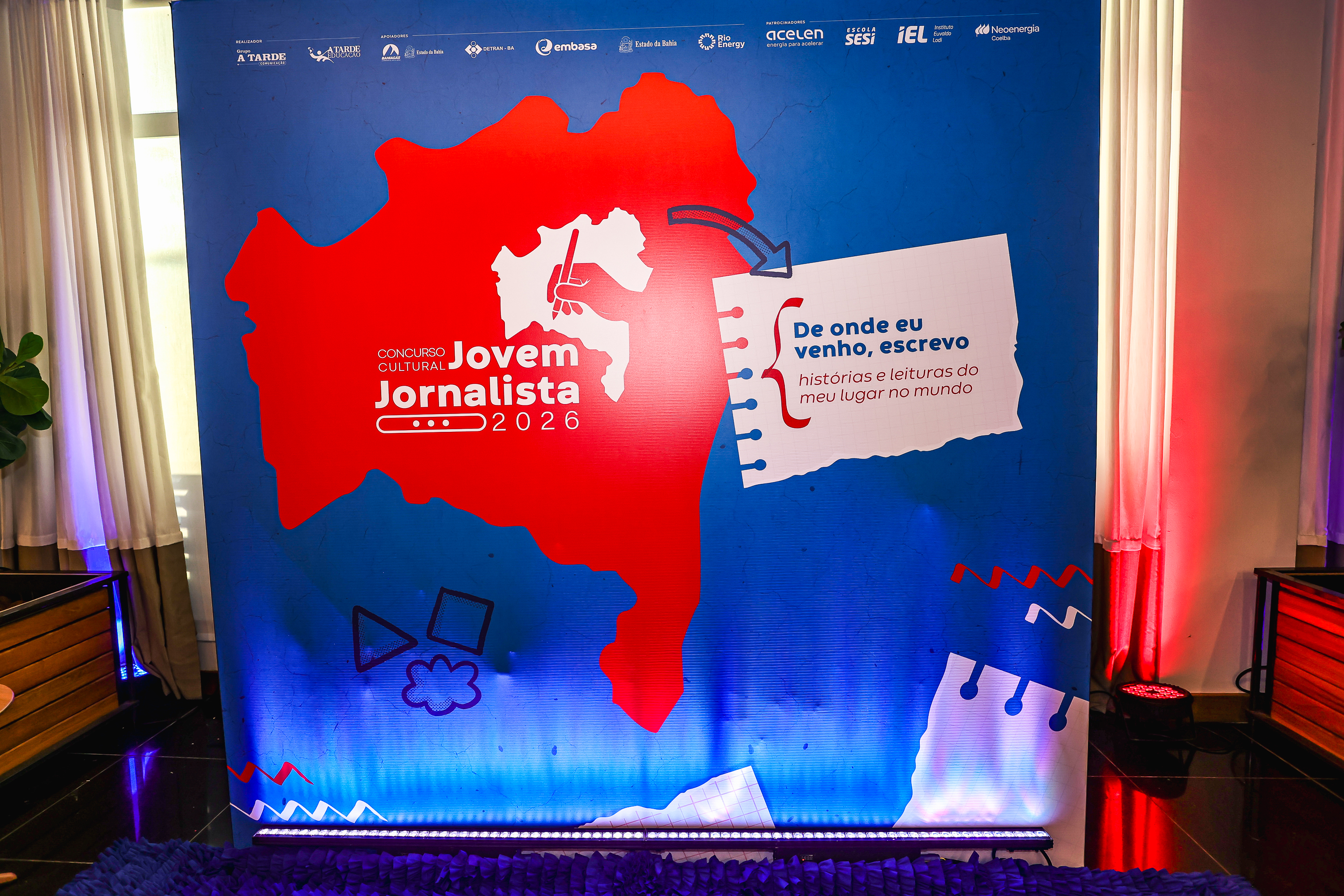 Livros, mapas e calçada da fama: veja como foi a cenografia do CCJJ 2026
