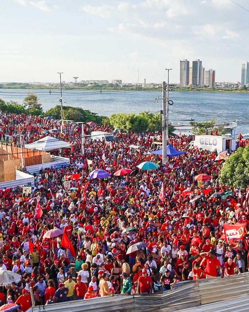 Lula encerra atos de campanha na Bahia com multidão em Juazeiro