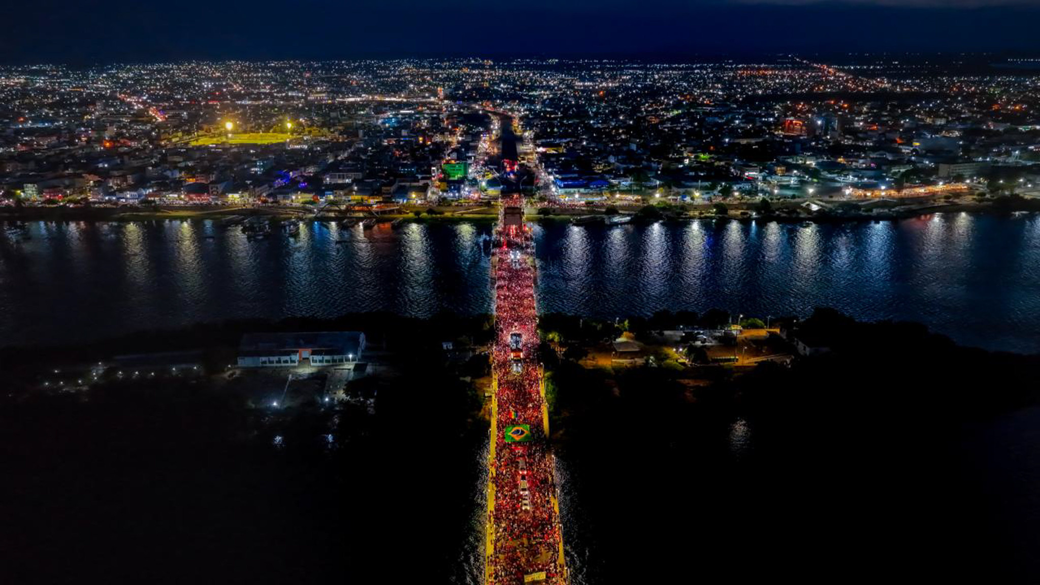 Multidão em ato de Lula na Ponte Presidente Dutra