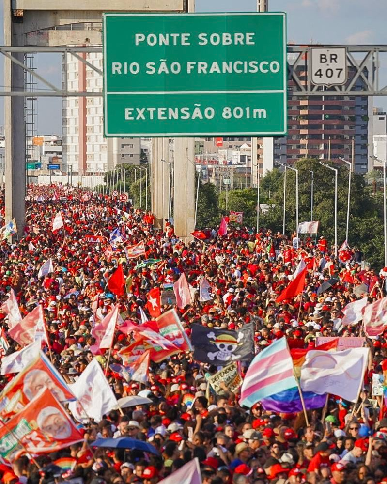 Lula encerra atos de campanha na Bahia com multidão em Juazeiro