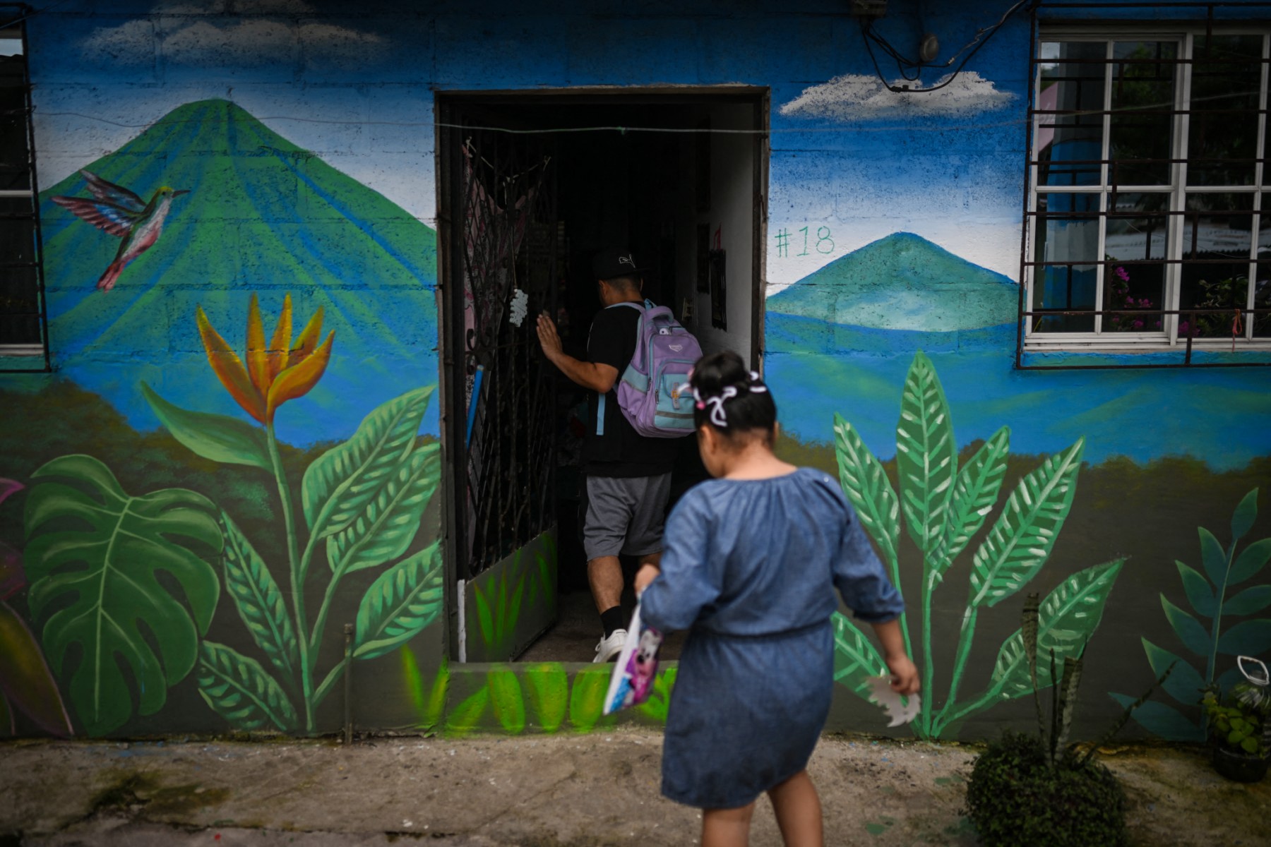 O projeto artístico tem como objetivo transformar a identidade de uma comunidade historicamente afetada pela violência de gangues.