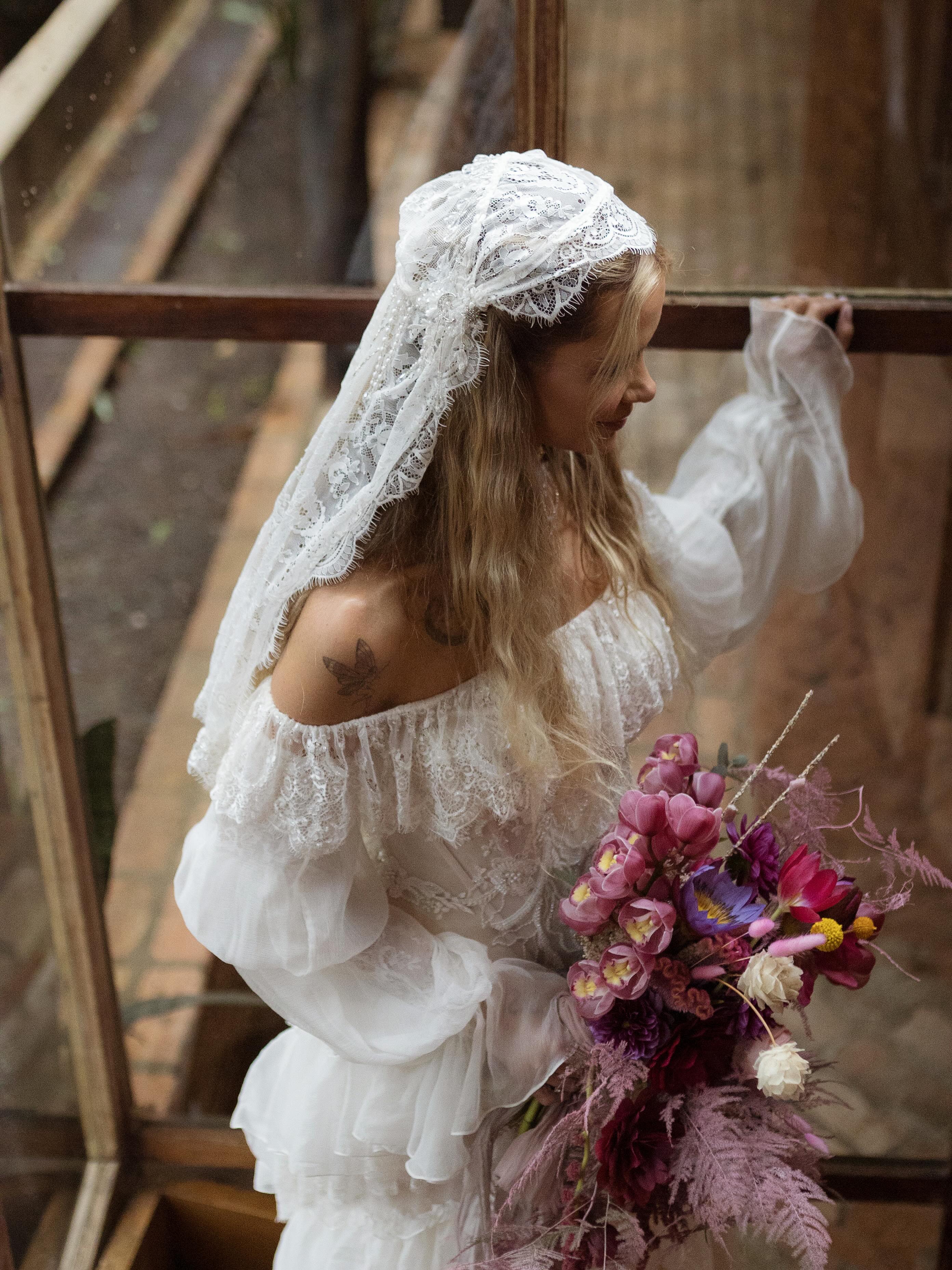 Noivas ficam sem vestidos após grande loja decretar falência