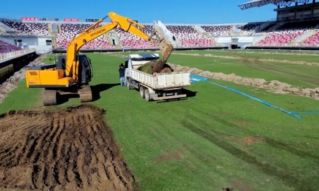 Obra de R$ 4 milhões em estádio tradicional atrasa por causa da chuva