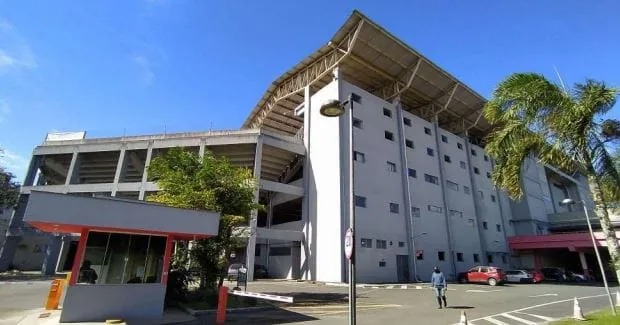 Obra de R$ 4 milhões em estádio tradicional atrasa por causa da chuva