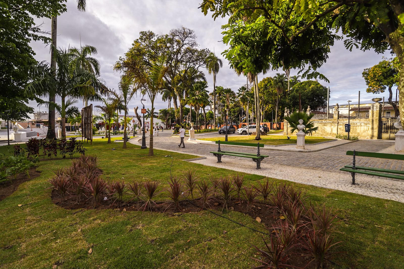 Passeio Público é reaberto após revitalização do Teatro Vila Velha