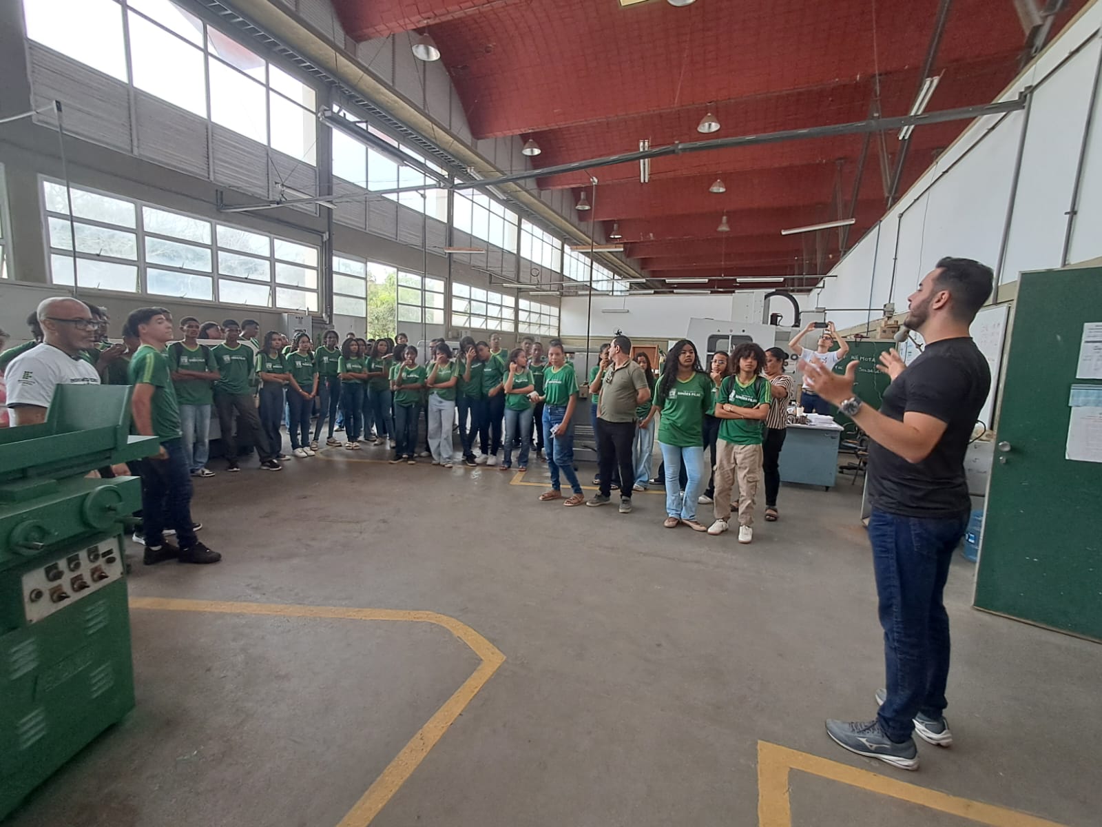 Tour Pedagógico leva estudantes de Simões Filho para conhecer o IFBA