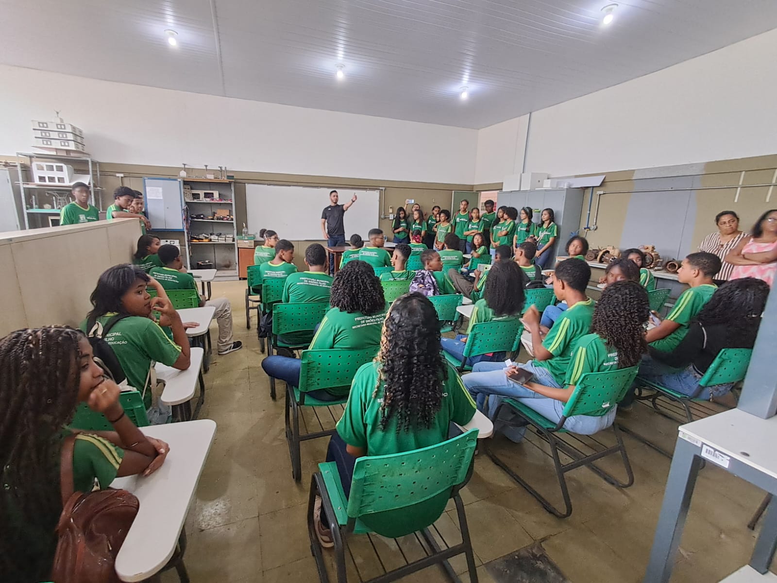 Tour Pedagógico leva estudantes de Simões Filho para conhecer o IFBA