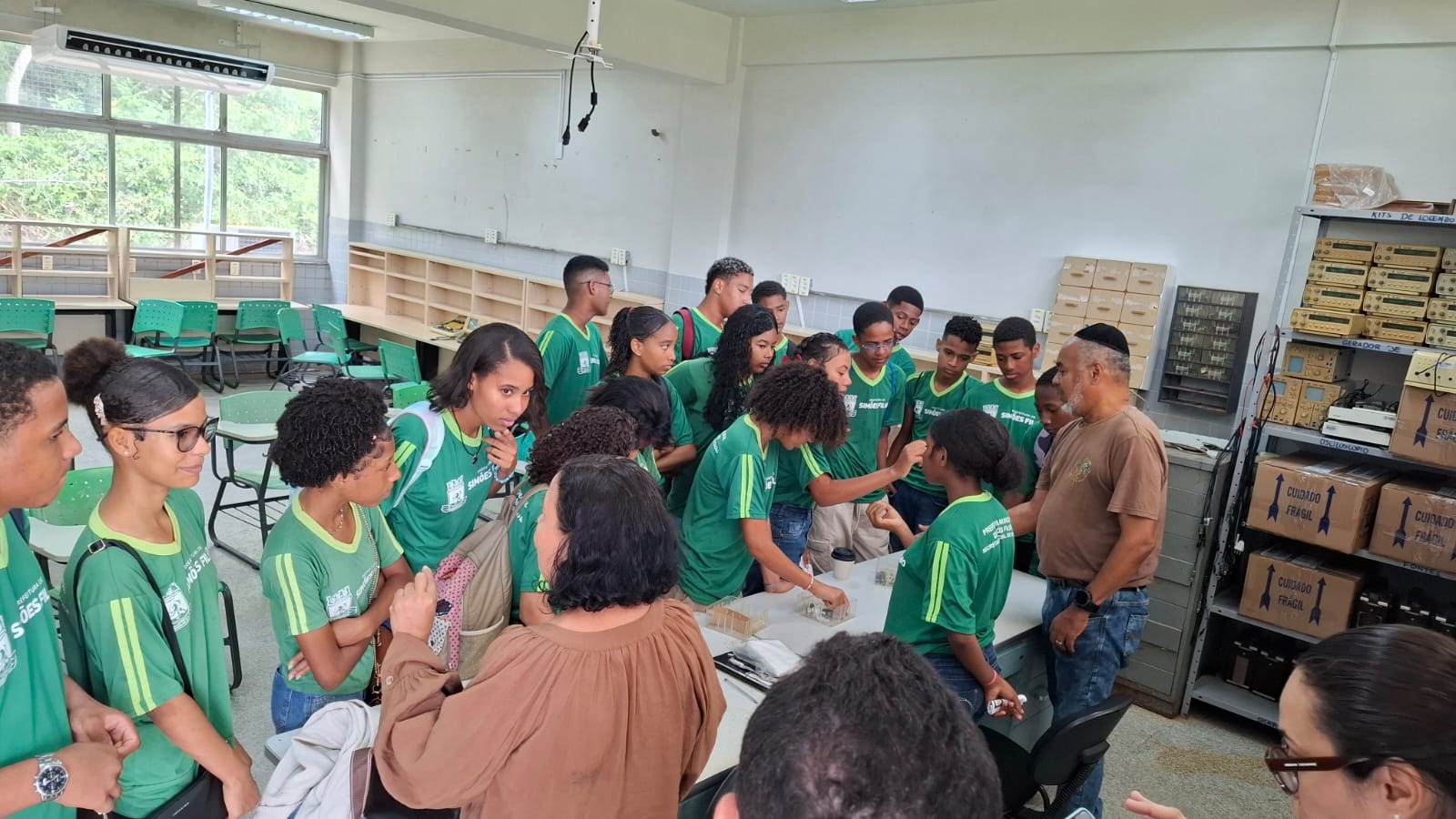 Tour Pedagógico leva estudantes de Simões Filho para conhecer o IFBA