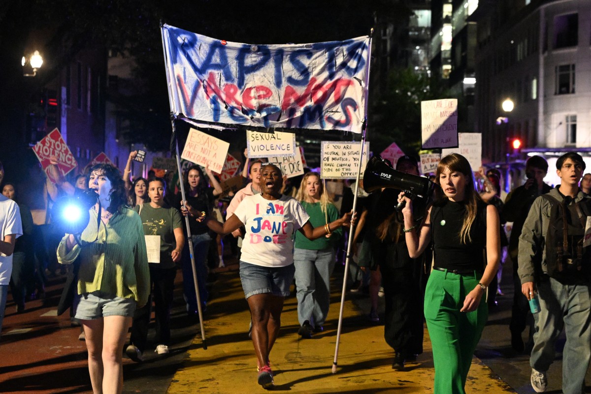 Manifestantes do movimento feminista *Women's March* (Marcha das Mulheres) protestam nas proximidades da Casa Branca, em Washington, D.C.