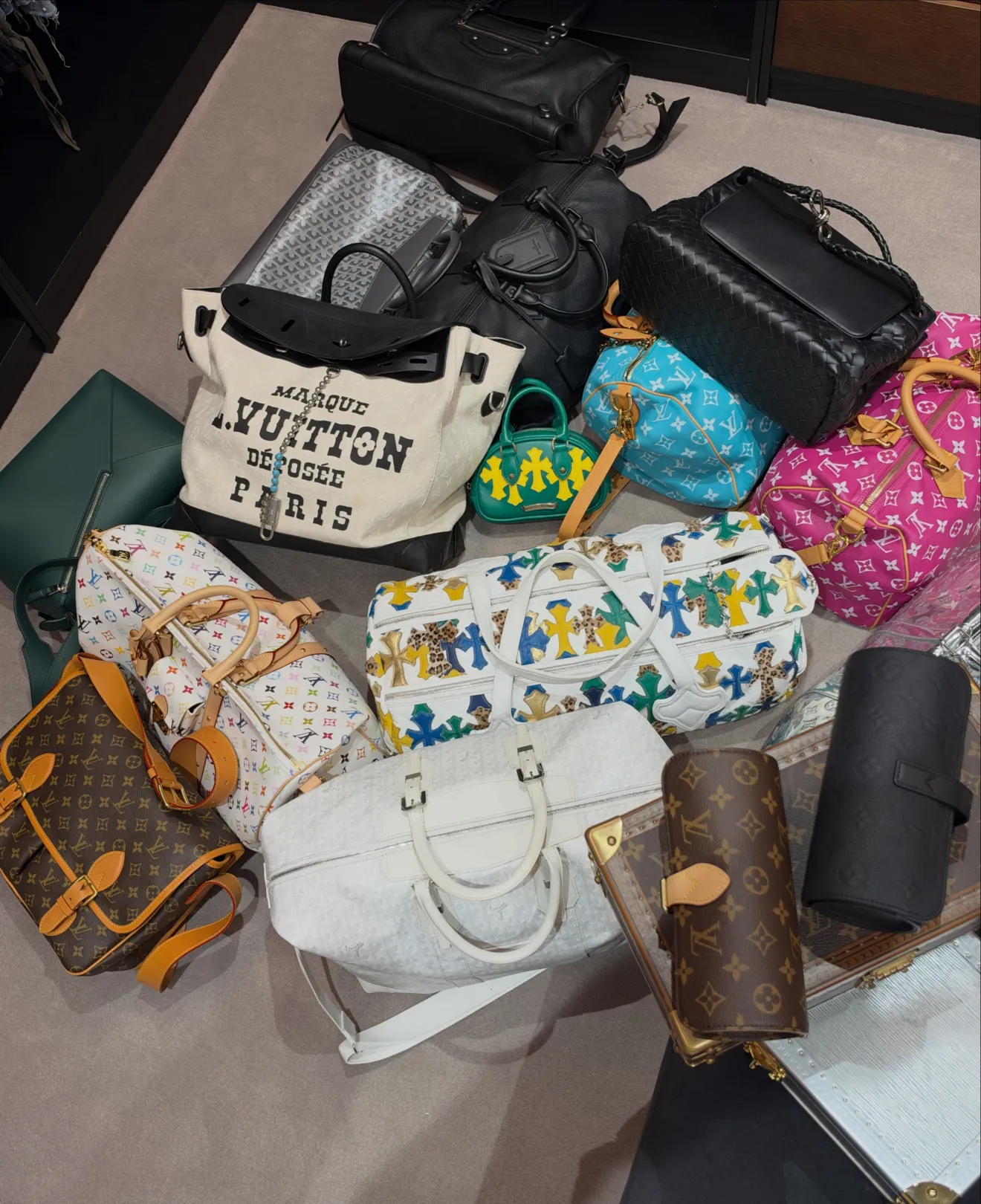 Vini Jr. exibe coleção de bolsas que soma quase R$ 100 mil; confira modelos