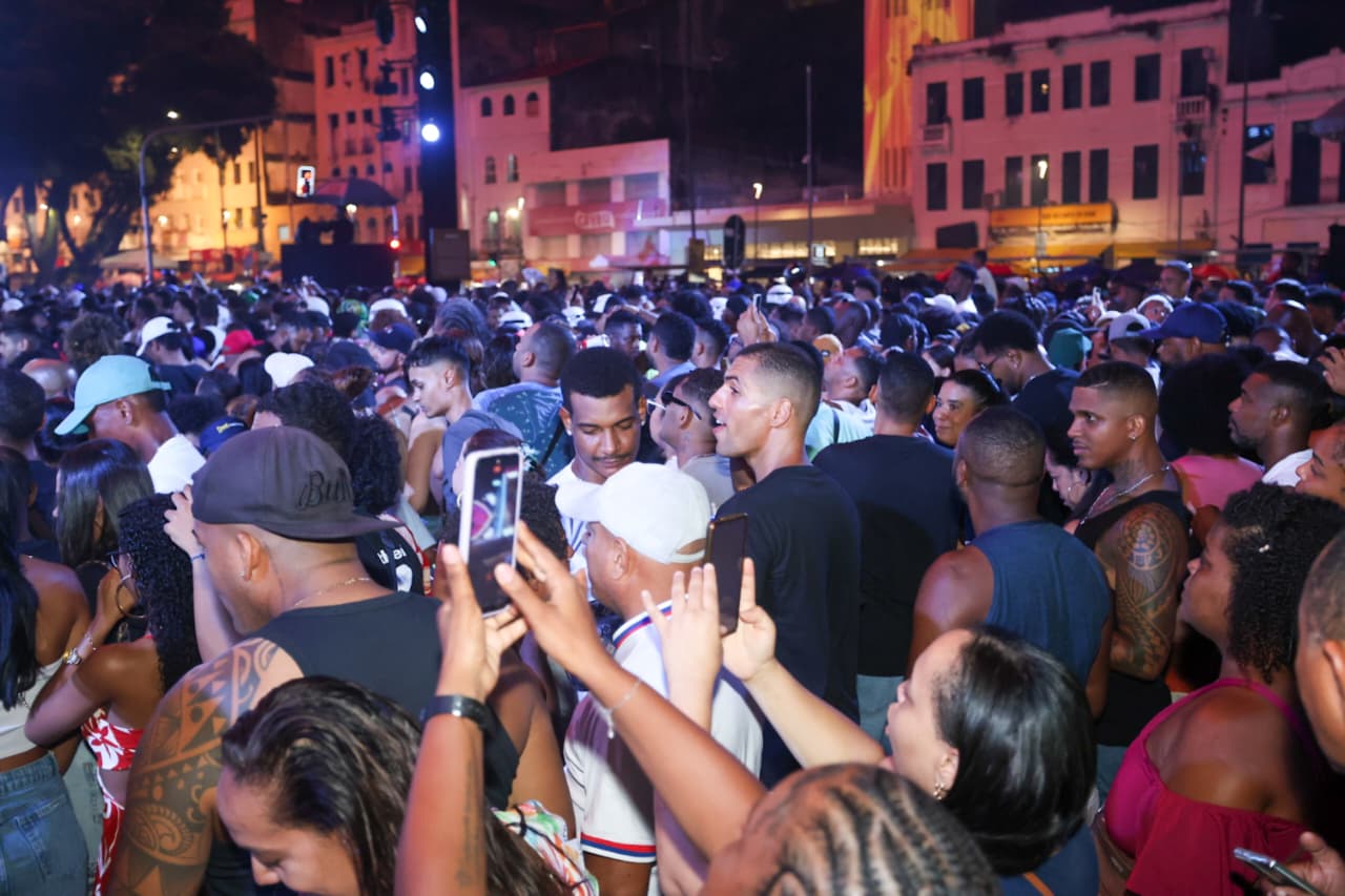 Após adiamento, Léo Santana grava DVD com grande público