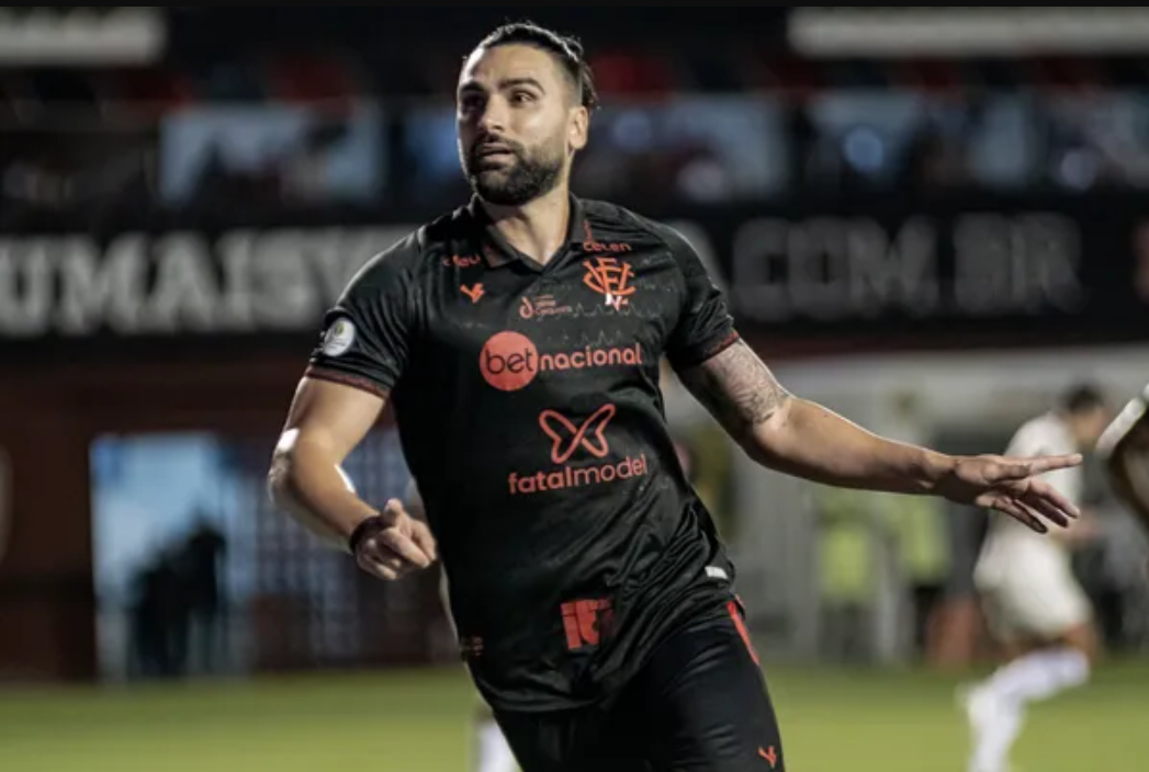 Atacante ex-Bahia e Vitória está próximo de se tornar maior artilheiro da história da Série B