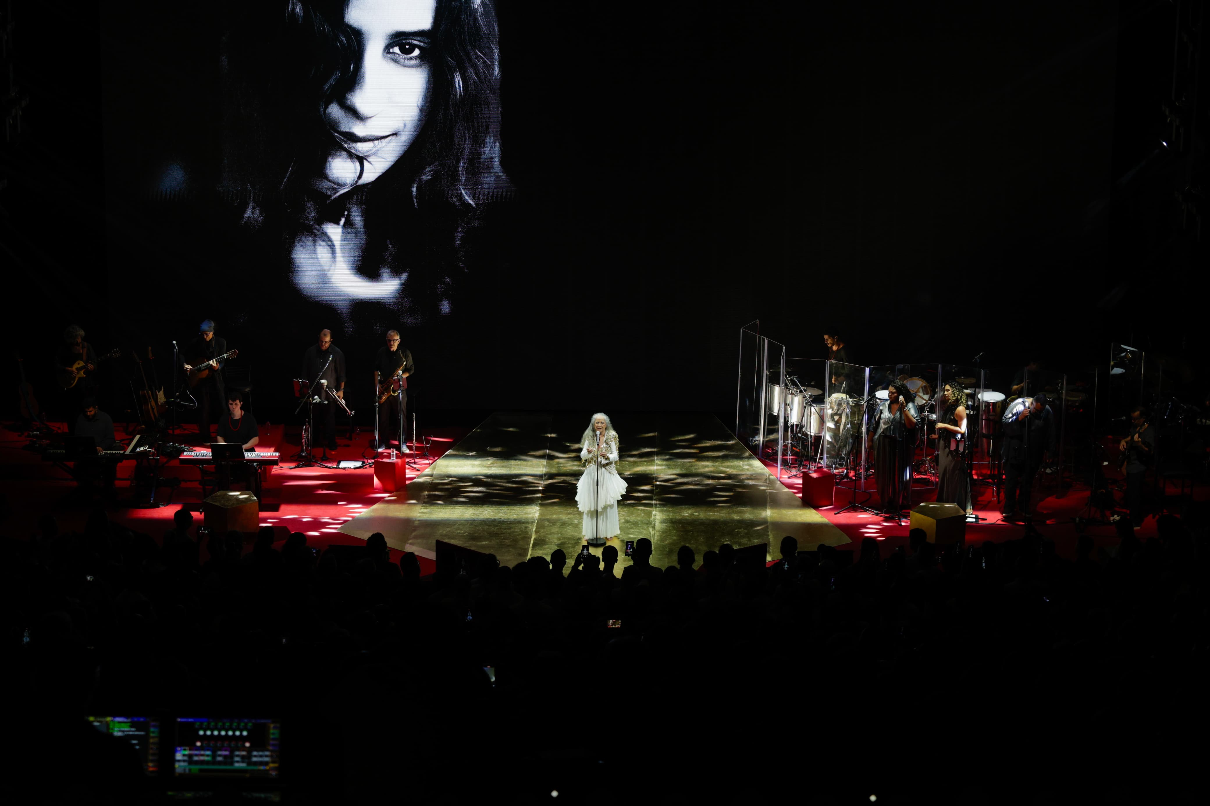 Maria Bethânia: saiba como foi a primeira noite da turnê de 60 anos em Salvador