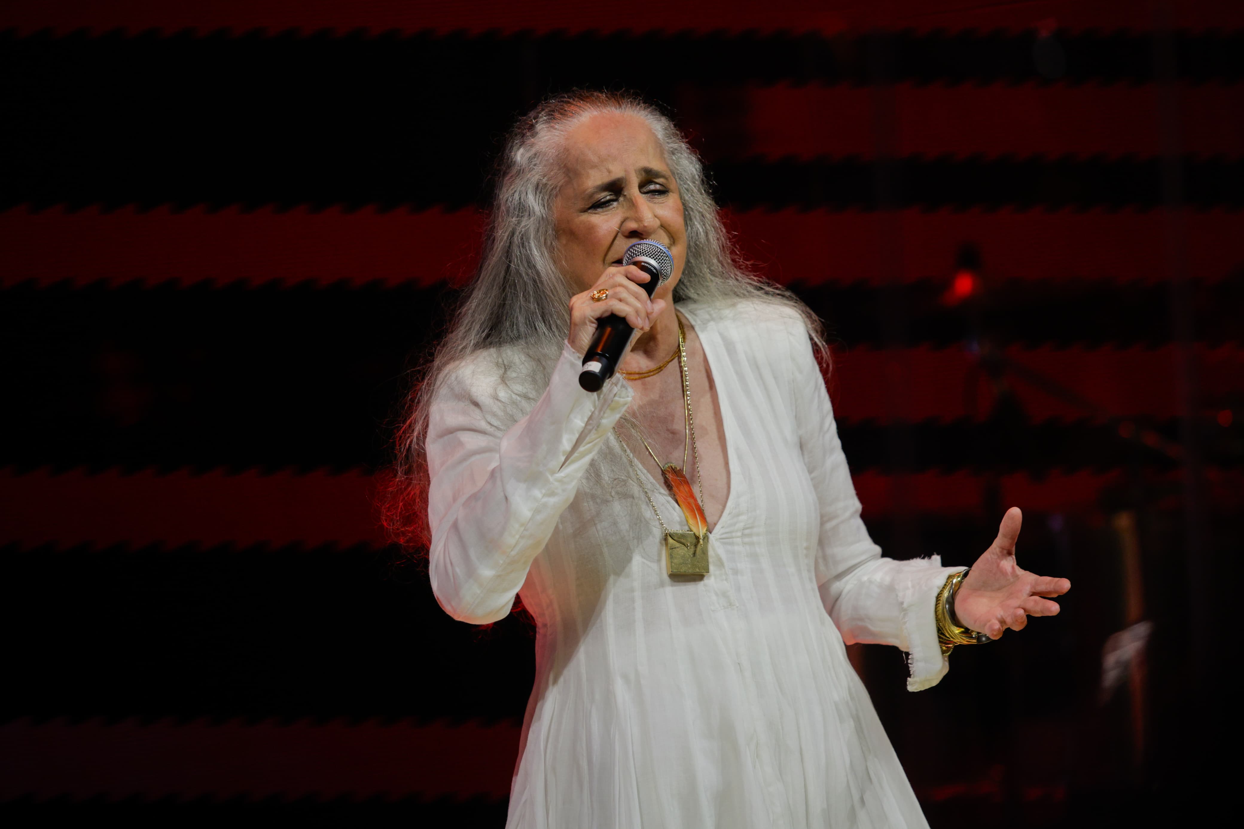 Maria Bethânia: saiba como foi a primeira noite da turnê de 60 anos em Salvador