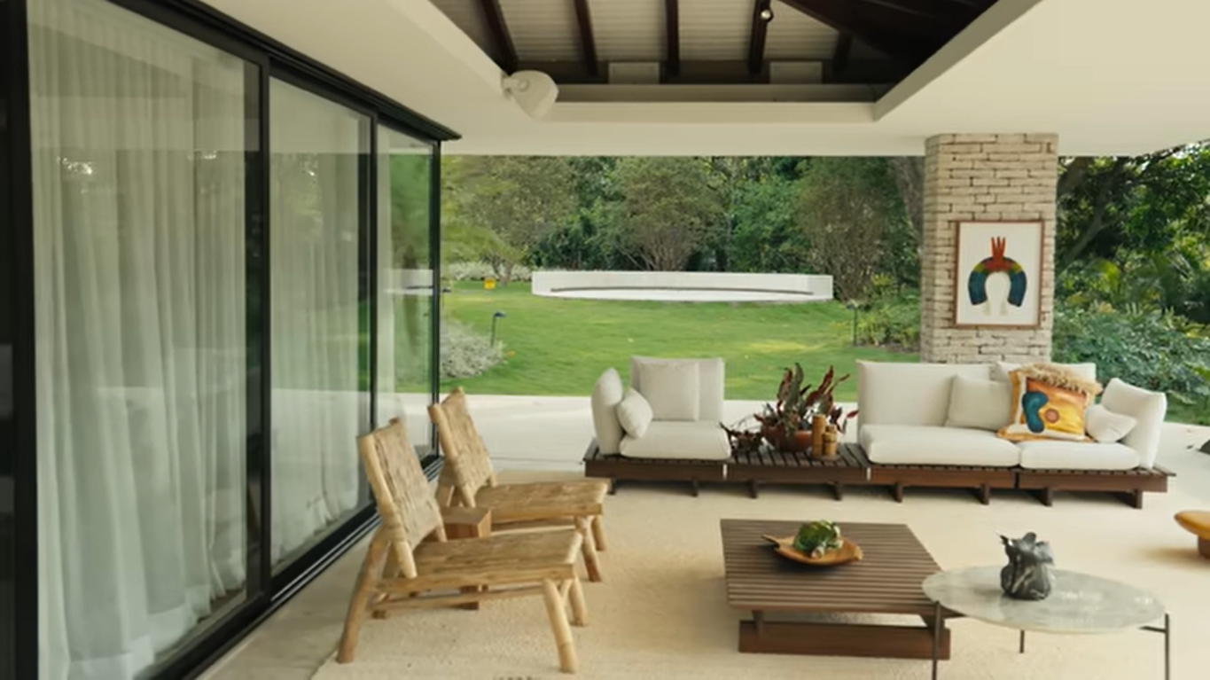 Cantora acumula R$ 533 milhões e vive em mansão milionária no Rio