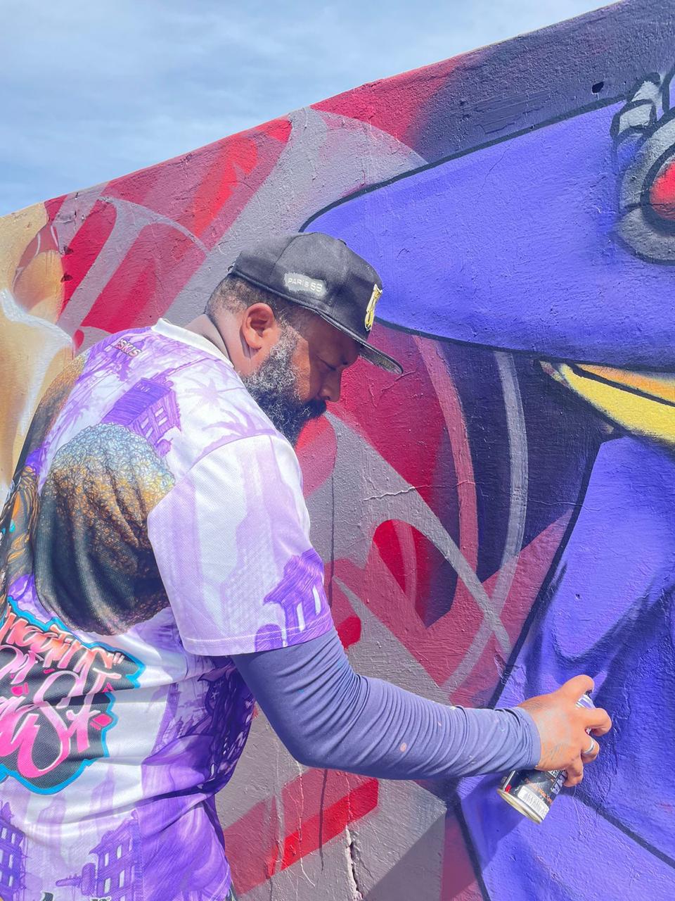 Evento de grafite reúne artistas e revitaliza rua em Salvador