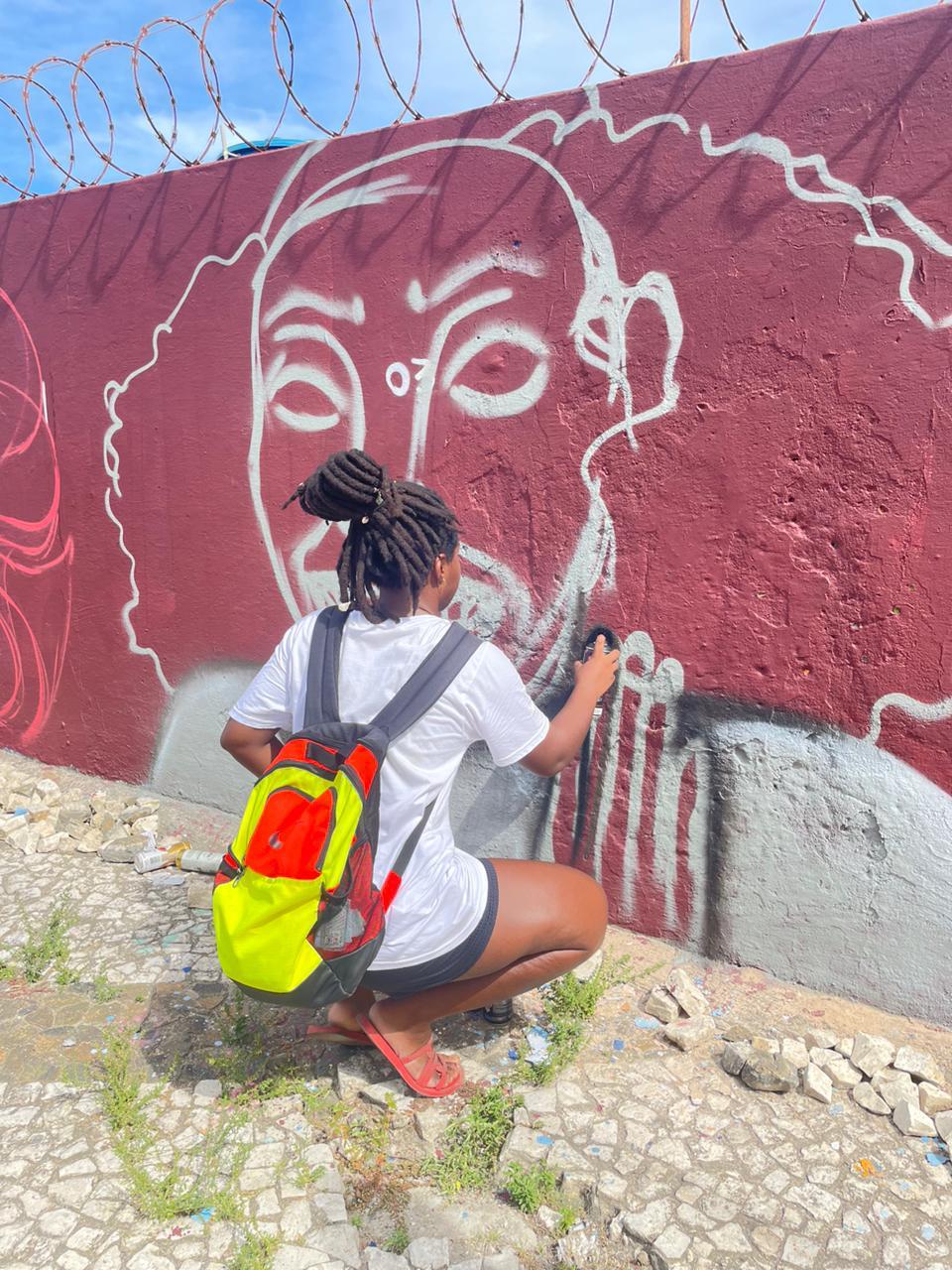 Evento de grafite reúne artistas e revitaliza rua em Salvador