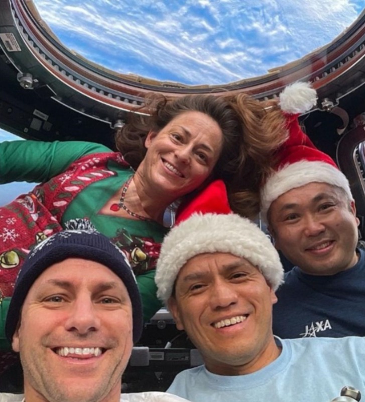 Natal no espaço: Nasa divulga imagens da ceia dos astronautas