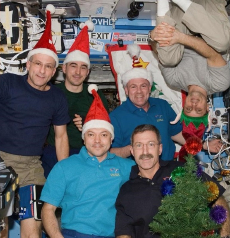 Natal no espaço: Nasa divulga imagens da ceia dos astronautas