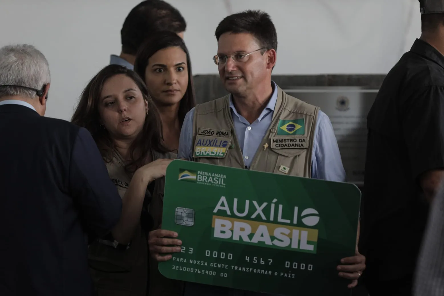 Imagem ilustrativa da imagem Em rápida visita, Bolsonaro evita política e imprensa