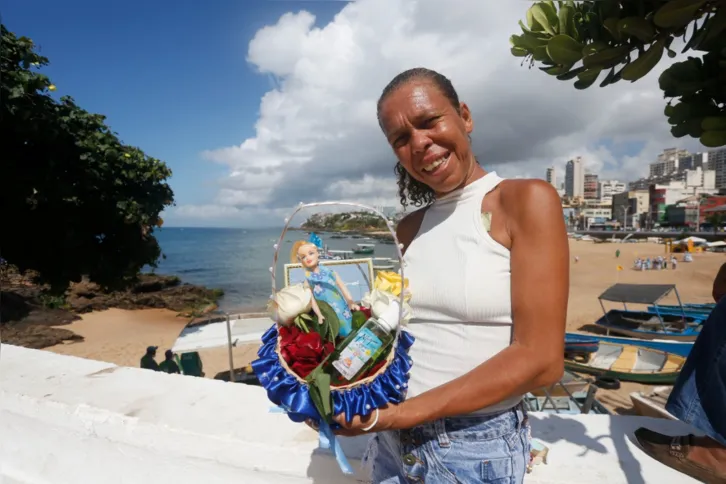 A aniversariante Jucimara Santos, 44 anos, foi agradecer Iemanjá pela sua recuperação na batalha contra a Covid-19