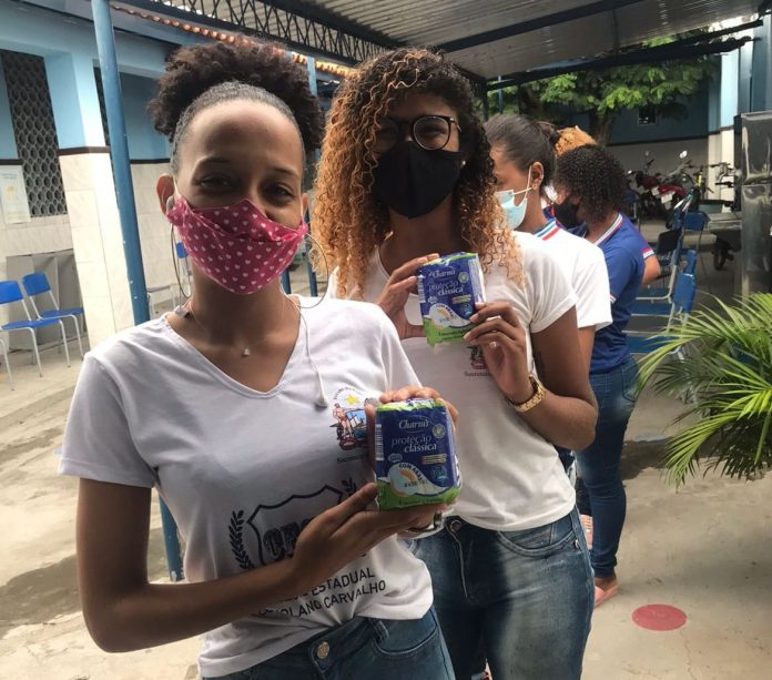 Medida visa reduzir a pobreza menstrual, responsável pela evasão escolar de jovens que não possuem condições de comprar itens de higiene menstrual
