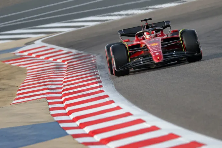 Ferrari espera voltar "às cabeças" pela disputa do título de construtores