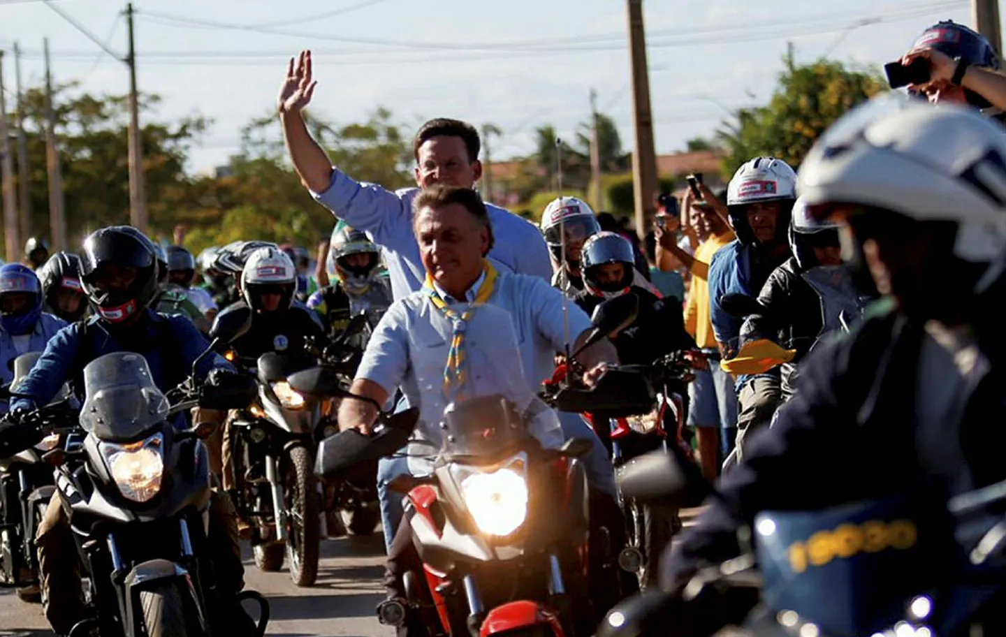 Bolsonaro deve vir a Salvador, mas para participar de uma motociata com João Roma, como esta que foi realizada na cidade de Luís Eduardo Magalhães