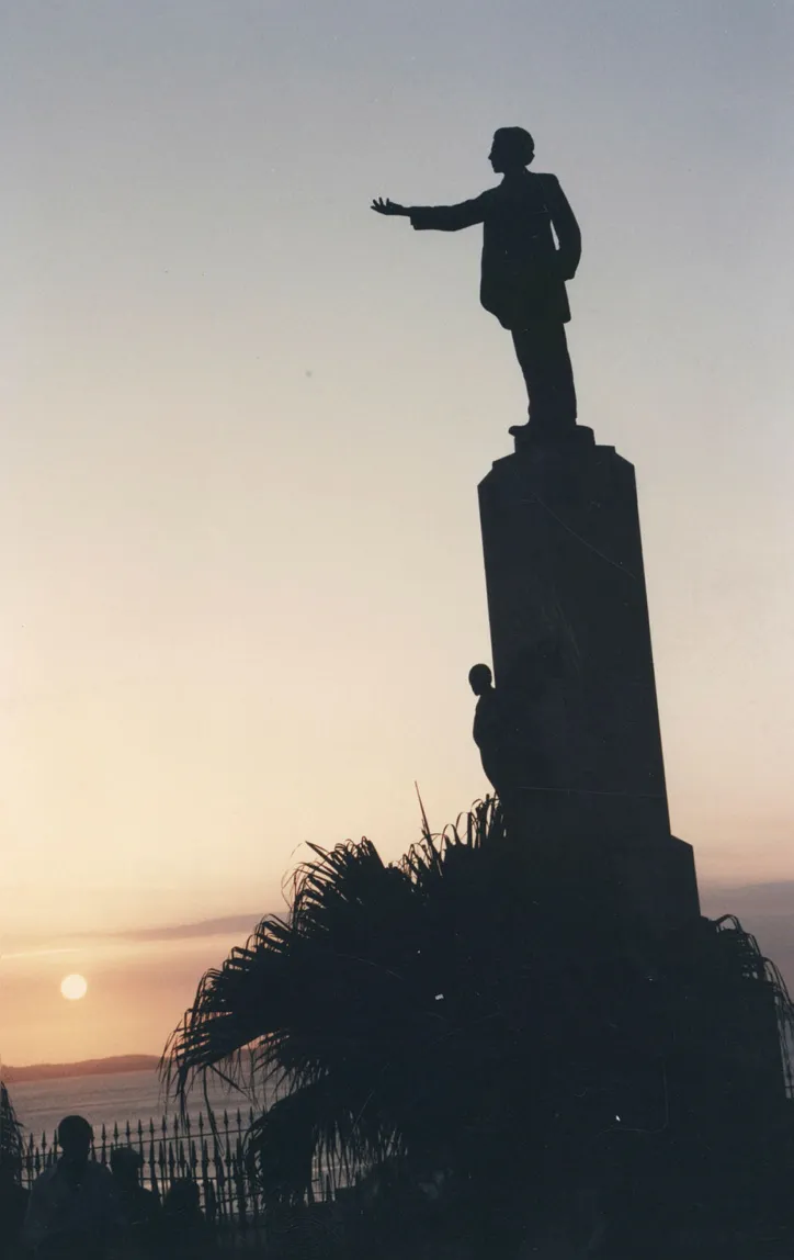 Entardecer na Praça Castro Alves