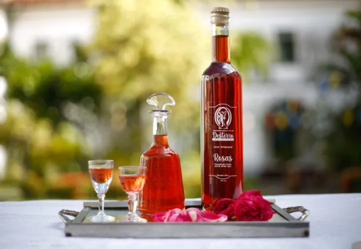 O licor de rosas Rainha Elizabeth é um criação do americano Dr. Walter Edward Lammerts